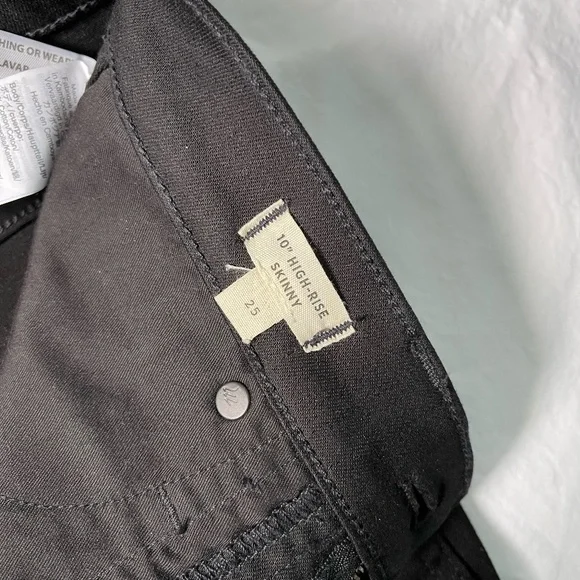✨ LAST CHANCE ✨Madewell 10" High-Rise Skinny Jeans in Black - Picture 3 of 3